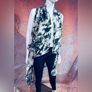 NWOT Black and White Abstract Print Sleeveless Sheer Wrap/Cover Up